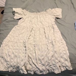 Light green, off the shoulder, size M. Kaileigh brand (got from stitch fix)